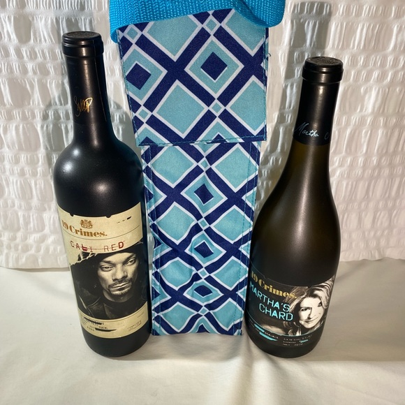 Light a blue and Navy Insulated Wine Bag. GUC *Small Abnormal Spot on Inside* - Picture 2 of 4